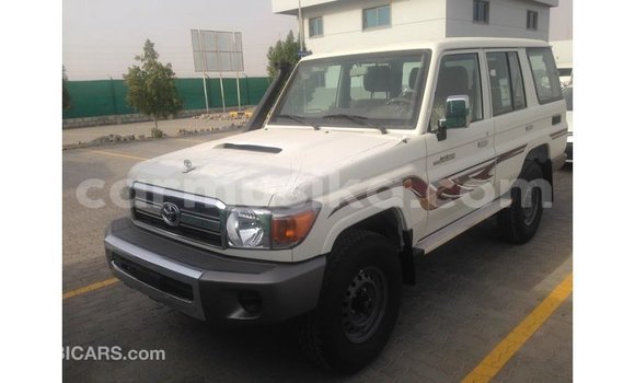 Acheter Import Voiture Toyota Land Cruiser Blanc à Import - Dubai, Harare Acheter Import Voiture Toyota Land Cruiser Blanc à Import - Dubai, Harare