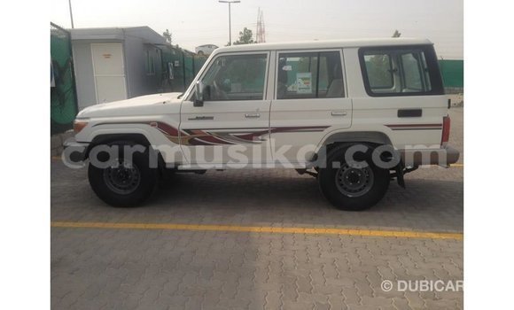 Acheter Import Voiture Toyota Land Cruiser Blanc à Import - Dubai, Harare Acheter Import Voiture Toyota Land Cruiser Blanc à Import - Dubai, Harare