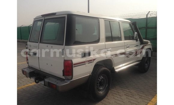 Acheter Import Voiture Toyota Land Cruiser Blanc à Import - Dubai, Harare Acheter Import Voiture Toyota Land Cruiser Blanc à Import - Dubai, Harare