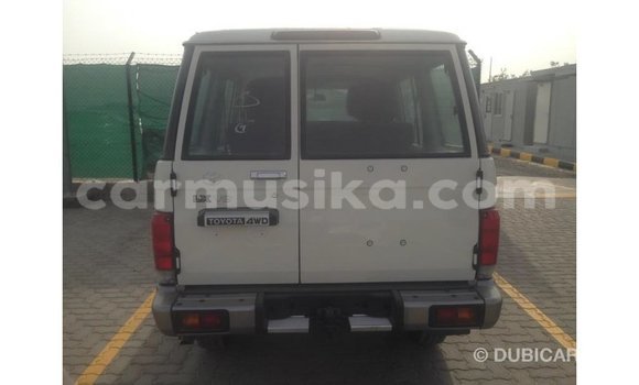 Acheter Import Voiture Toyota Land Cruiser Blanc à Import - Dubai, Harare Acheter Import Voiture Toyota Land Cruiser Blanc à Import - Dubai, Harare