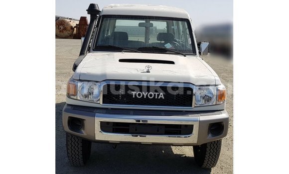 Tenga Imported Toyota Land Cruiser Chena Mota in Import - Dubai in Harare