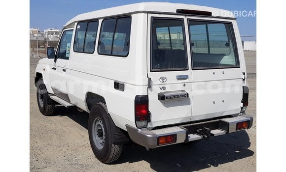 Acheter Import Voiture Toyota Land Cruiser Blanc à Import - Dubai, Harare Acheter Import Voiture Toyota Land Cruiser Blanc à Import - Dubai, Harare