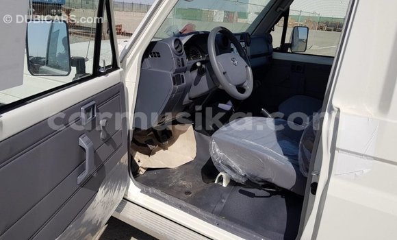 Acheter Import Voiture Toyota Land Cruiser Blanc à Import - Dubai, Harare Acheter Import Voiture Toyota Land Cruiser Blanc à Import - Dubai, Harare