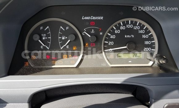 Acheter Import Voiture Toyota Land Cruiser Blanc à Import - Dubai, Harare Acheter Import Voiture Toyota Land Cruiser Blanc à Import - Dubai, Harare