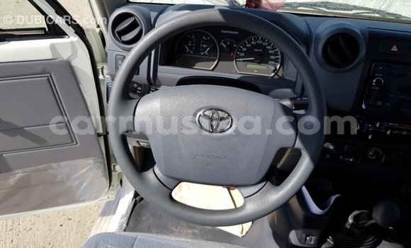 Acheter Import Voiture Toyota Land Cruiser Blanc à Import - Dubai, Harare Acheter Import Voiture Toyota Land Cruiser Blanc à Import - Dubai, Harare