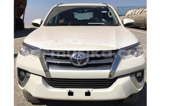 Tenga Imported Toyota Fortuner Chena Mota in Import - Dubai in Harare