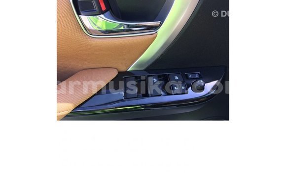 Acheter Import Voiture Toyota Fortuner Blanc à Import - Dubai, Harare Acheter Import Voiture Toyota Fortuner Blanc à Import - Dubai, Harare