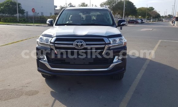 Tenga Imported Toyota Land Cruiser Nhema Mota in Import - Dubai in Harare