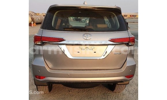 Acheter Import Voiture Toyota Fortuner Autre à Import - Dubai, Harare Acheter Import Voiture Toyota Fortuner Autre à Import - Dubai, Harare