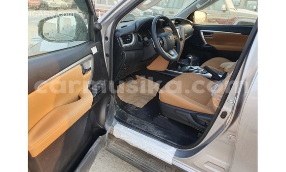 Acheter Import Voiture Toyota Fortuner Autre à Import - Dubai, Harare Acheter Import Voiture Toyota Fortuner Autre à Import - Dubai, Harare