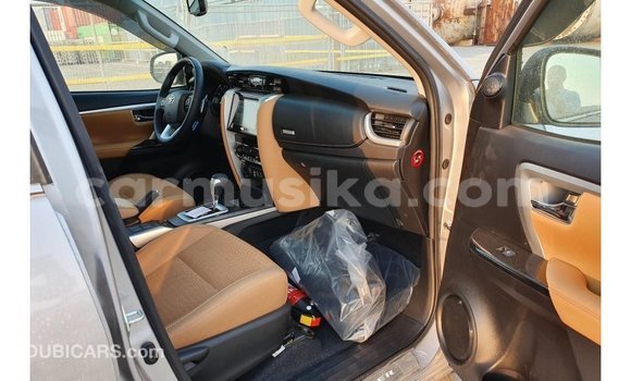 Acheter Import Voiture Toyota Fortuner Autre à Import - Dubai, Harare Acheter Import Voiture Toyota Fortuner Autre à Import - Dubai, Harare