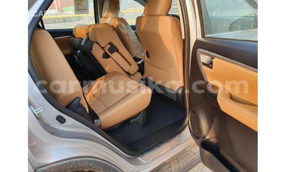 Acheter Import Voiture Toyota Fortuner Autre à Import - Dubai, Harare Acheter Import Voiture Toyota Fortuner Autre à Import - Dubai, Harare