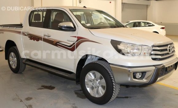 Acheter Import Voiture Toyota Hilux Blanc à Import - Dubai, Harare Acheter Import Voiture Toyota Hilux Blanc à Import - Dubai, Harare