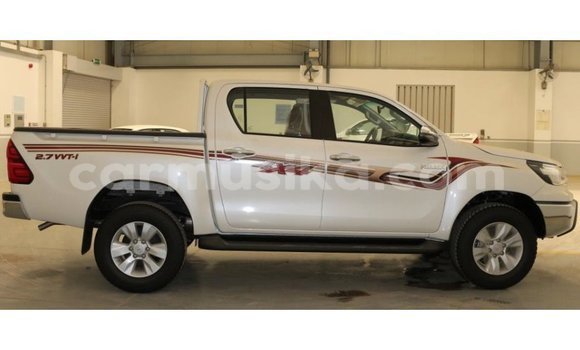 Acheter Import Voiture Toyota Hilux Blanc à Import - Dubai, Harare Acheter Import Voiture Toyota Hilux Blanc à Import - Dubai, Harare