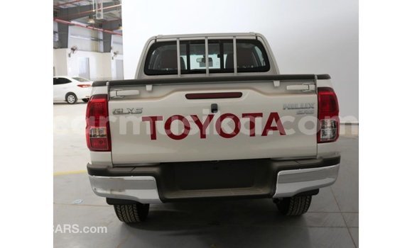 Acheter Import Voiture Toyota Hilux Blanc à Import - Dubai, Harare Acheter Import Voiture Toyota Hilux Blanc à Import - Dubai, Harare