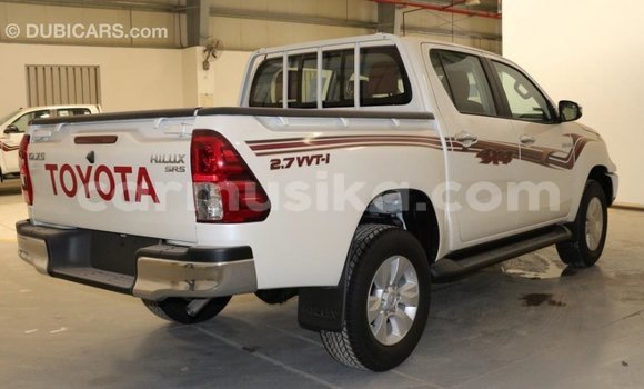 Acheter Import Voiture Toyota Hilux Blanc à Import - Dubai, Harare Acheter Import Voiture Toyota Hilux Blanc à Import - Dubai, Harare