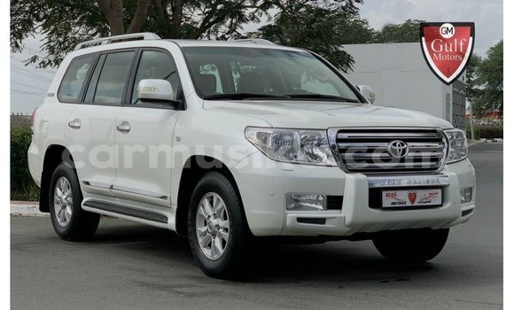 Tenga Imported Toyota Land Cruiser Chena Mota in Import - Dubai in Harare