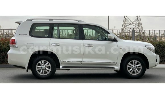 Buy Import Toyota Land Cruiser White Car in Import - Dubai in Harare Buy Import Toyota Land Cruiser White Car in Import - Dubai in Harare