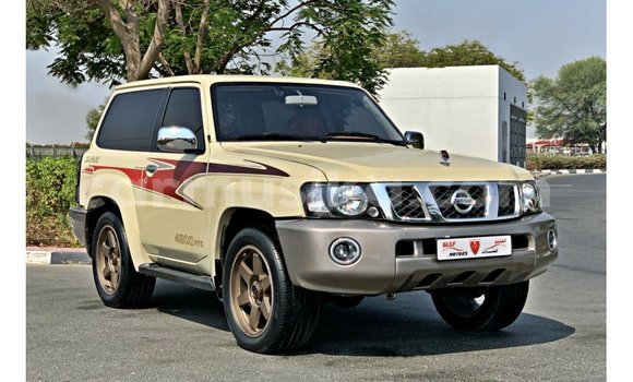 Nunua Imported Nissan Patrol Beige Gari ndani ya Import - Dubai nchini Harare