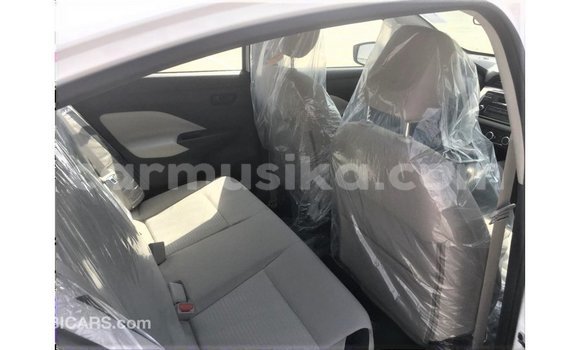 Acheter Import Voiture Nissan Sunny Blanc à Import - Dubai, Harare Acheter Import Voiture Nissan Sunny Blanc à Import - Dubai, Harare