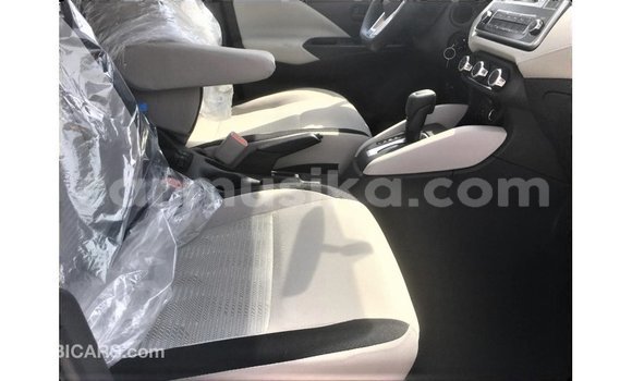 Acheter Import Voiture Nissan Sunny Blanc à Import - Dubai, Harare Acheter Import Voiture Nissan Sunny Blanc à Import - Dubai, Harare