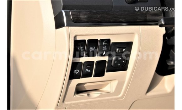 Acheter Import Voiture Toyota Land Cruiser Noir à Import - Dubai, Harare Acheter Import Voiture Toyota Land Cruiser Noir à Import - Dubai, Harare