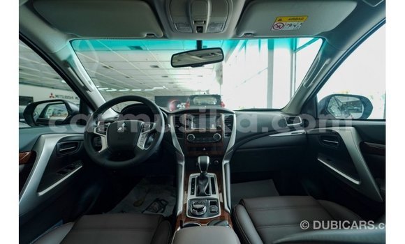 Acheter Import Voiture Mitsubishi Montero Noir à Import - Dubai, Harare Acheter Import Voiture Mitsubishi Montero Noir à Import - Dubai, Harare