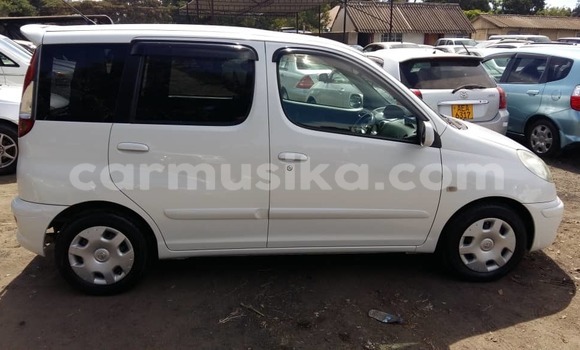 Tenga Imported Toyota FunCargo Chena Mota in Harare in Harare Tenga Imported Toyota FunCargo Chena Mota in Harare in Harare