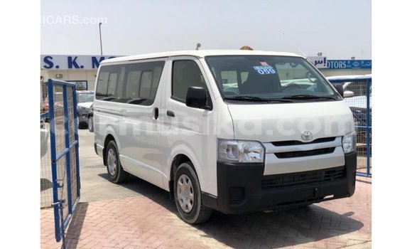 Buy Import Toyota DA White Truck in Import - Dubai in Harare Buy Import Toyota DA White Truck in Import - Dubai in Harare