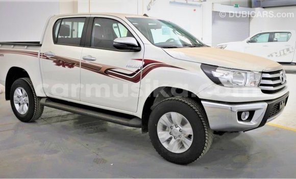 Acheter Import Voiture Toyota Hilux Blanc à Import - Dubai, Harare Acheter Import Voiture Toyota Hilux Blanc à Import - Dubai, Harare