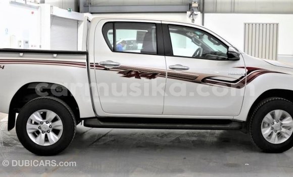 Acheter Import Voiture Toyota Hilux Blanc à Import - Dubai, Harare Acheter Import Voiture Toyota Hilux Blanc à Import - Dubai, Harare