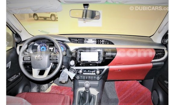 Acheter Import Voiture Toyota Hilux Blanc à Import - Dubai, Harare Acheter Import Voiture Toyota Hilux Blanc à Import - Dubai, Harare
