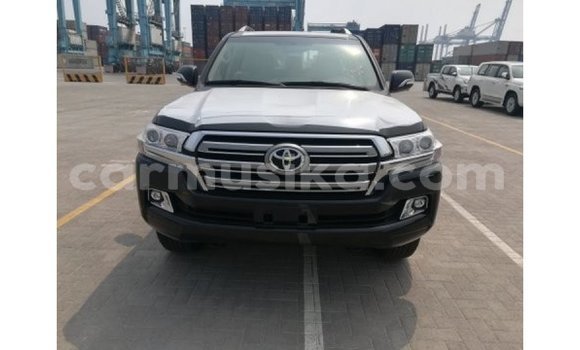 Nunua Imported Toyota Land Cruiser Nyeusi Gari ndani ya Import - Dubai nchini Harare