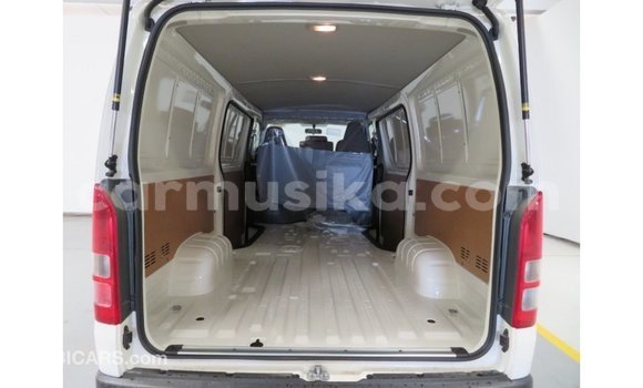 Acheter Import Voiture Toyota Hiace Blanc à Import - Dubai, Harare Acheter Import Voiture Toyota Hiace Blanc à Import - Dubai, Harare