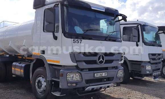 Buy Used Mercedes‒Benz Truck White Truck in Beitbridge in Matabeleland South Buy Used Mercedes‒Benz Truck White Truck in Beitbridge in Matabeleland South