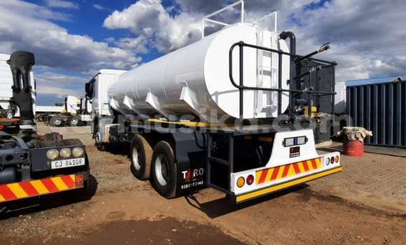Buy Used Mercedes‒Benz Truck White Truck in Beitbridge in Matabeleland South Buy Used Mercedes‒Benz Truck White Truck in Beitbridge in Matabeleland South