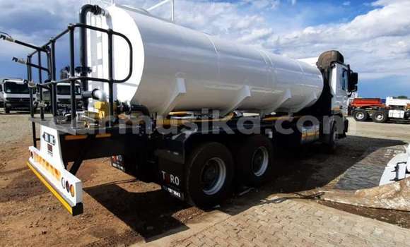 Buy Used Mercedes‒Benz Truck White Truck in Beitbridge in Matabeleland South Buy Used Mercedes‒Benz Truck White Truck in Beitbridge in Matabeleland South