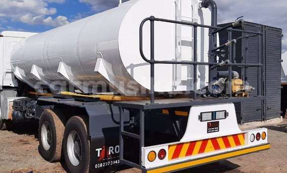 Buy Used Mercedes‒Benz Truck White Truck in Beitbridge in Matabeleland South Buy Used Mercedes‒Benz Truck White Truck in Beitbridge in Matabeleland South