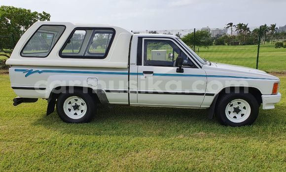 Buy Used Toyota Hilux White Car in Beitbridge in Matabeleland South