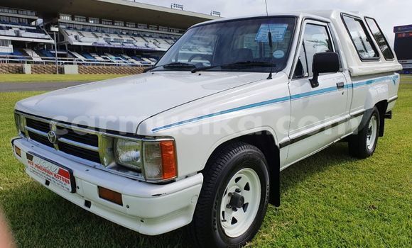 Buy Used Toyota Hilux White Car in Beitbridge in Matabeleland South Buy Used Toyota Hilux White Car in Beitbridge in Matabeleland South