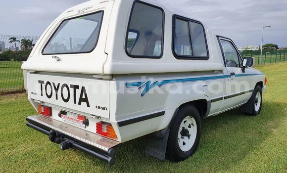 Buy Used Toyota Hilux White Car in Beitbridge in Matabeleland South Buy Used Toyota Hilux White Car in Beitbridge in Matabeleland South