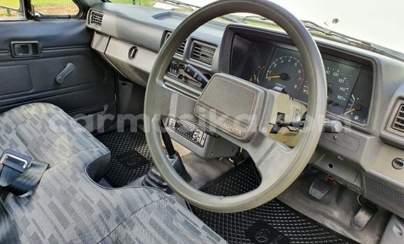 Buy Used Toyota Hilux White Car in Beitbridge in Matabeleland South Buy Used Toyota Hilux White Car in Beitbridge in Matabeleland South