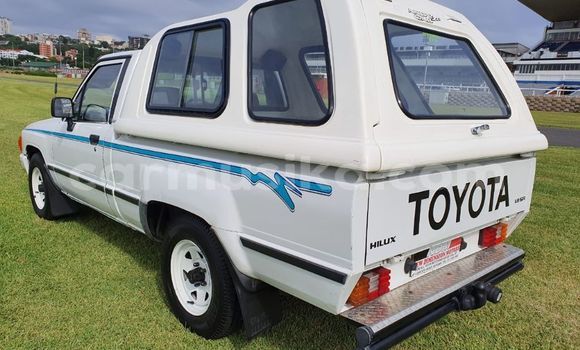 Buy Used Toyota Hilux White Car in Beitbridge in Matabeleland South Buy Used Toyota Hilux White Car in Beitbridge in Matabeleland South