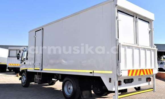 Acheter Occasion Utilitaire Isuzu FTR 850 Blanc à Beitbridge, Matabeleland South Acheter Occasion Utilitaire Isuzu FTR 850 Blanc à Beitbridge, Matabeleland South