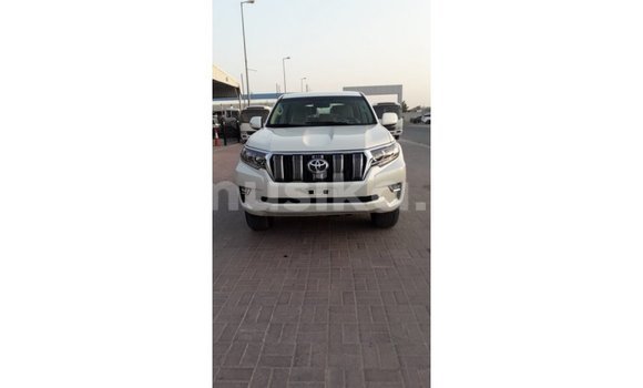 Acheter Import Voiture Toyota Prado Blanc à Import - Dubai, Harare