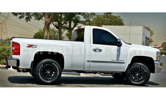Buy Import Chevrolet Silverado White Car in Import - Dubai in Harare Buy Import Chevrolet Silverado White Car in Import - Dubai in Harare