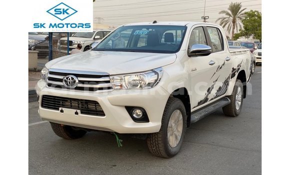 Nunua Imported Toyota Hilux Nyeupe Gari ndani ya Import - Dubai nchini Harare