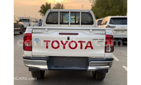Tenga Imported Toyota Hilux Chena Mota in Import - Dubai in Harare Tenga Imported Toyota Hilux Chena Mota in Import - Dubai in Harare