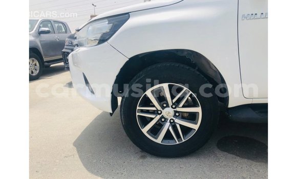 Tenga Imported Toyota Hilux Chena Mota in Import - Dubai in Harare Tenga Imported Toyota Hilux Chena Mota in Import - Dubai in Harare