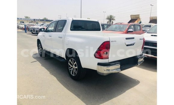 Tenga Imported Toyota Hilux Chena Mota in Import - Dubai in Harare Tenga Imported Toyota Hilux Chena Mota in Import - Dubai in Harare
